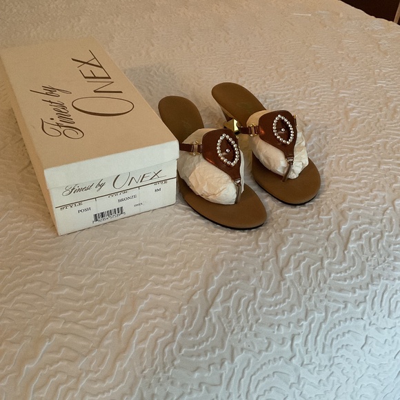 Stunning Bronze Onex Sandal 8 - Picture 2 of 4
